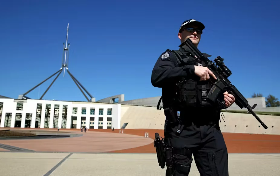A picture of an Australian Federal Police standing outside Parliament house at Canberra